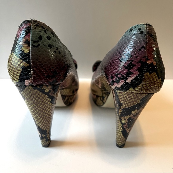 Madden Girl | Snakeskin Peep Toe Pumps - Picture 4 of 7